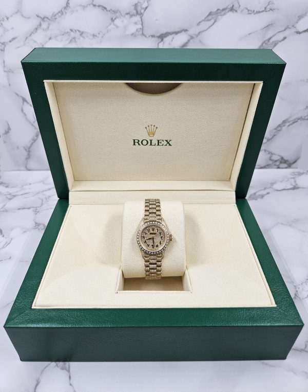 Stunning Ladies 18ct Gold Rolex Datejust - Full Diamond Dial, Bezel & Bracelet - Image 8