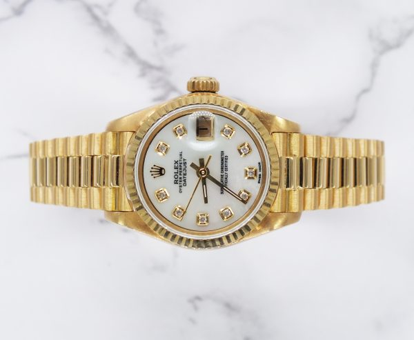 Beautiful 18ct Gold Ladies Rolex Oyster Perpetual Datejust - White MOP Diamond Dial. - Image 2