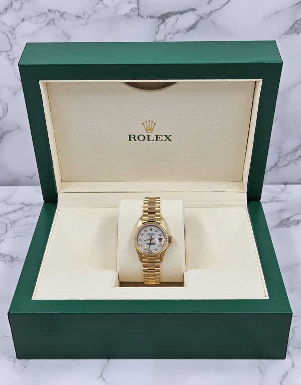 Beautiful 18ct Gold Ladies Rolex Oyster Perpetual Datejust - White MOP Diamond Dial. - Image 9