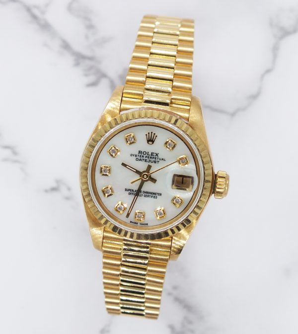 Beautiful 18ct Gold Ladies Rolex Oyster Perpetual Datejust - White MOP Diamond Dial. - Image 4