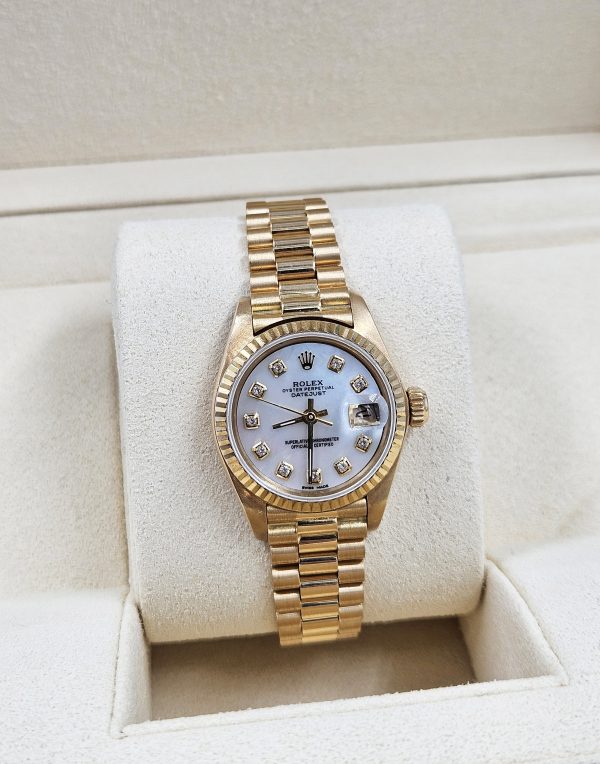 Beautiful 18ct Gold Ladies Rolex Oyster Perpetual Datejust - White MOP Diamond Dial. - Image 6