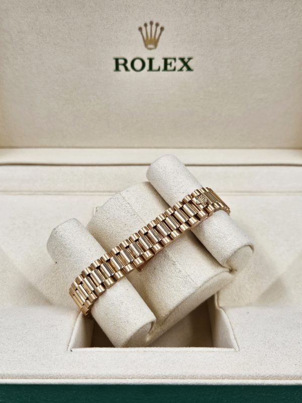 Beautiful 18ct Gold Ladies Rolex Oyster Perpetual Datejust - Pink Diamond Dial. - Image 9