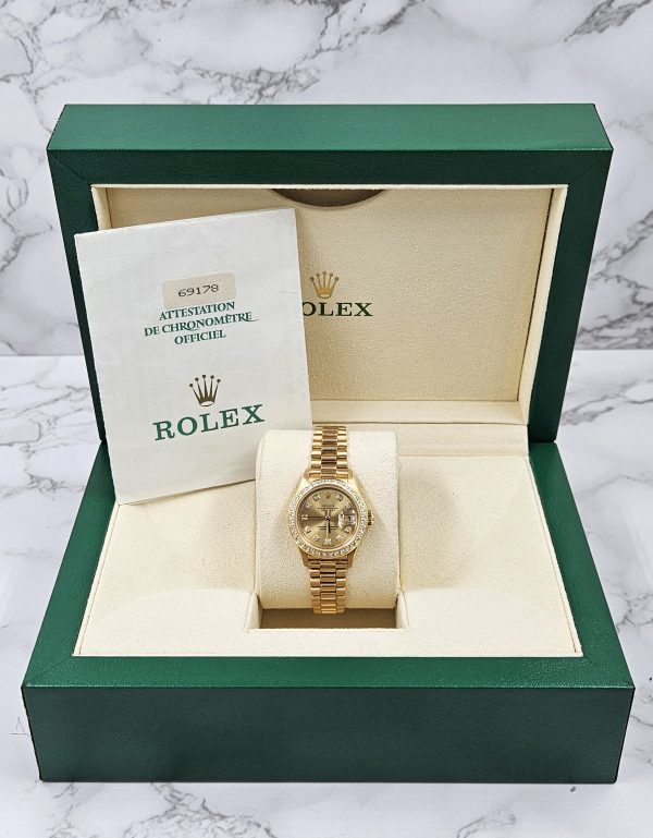 Mint Ladies Solid 18ct Yellow Gold Rolex Datejust with Diamond Dial & Bezel. - Image 6