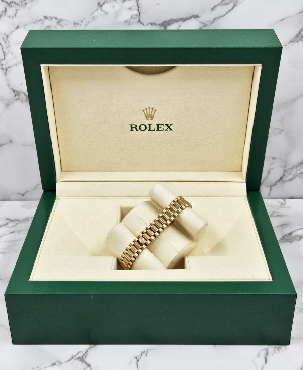 Ladies Rolex Datejust 26mm in Solid 18ct Gold with Blue MOP Dial - Box & Paper. - Image 11