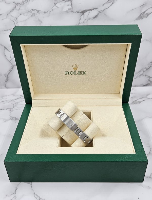 Ladies Rolex 26mm With Blue Diamond Dial and Bezel - Box & Papers. - Image 10