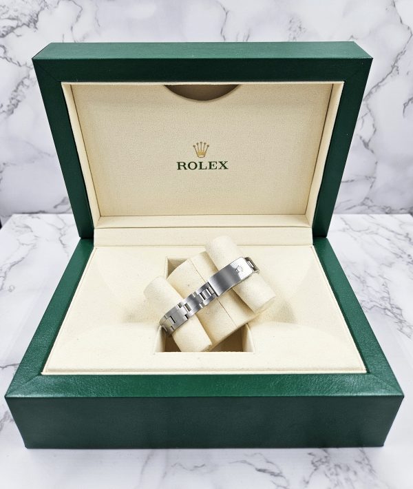 Ladies Rolex 26mm With Silver Diamond Dial and Bezel - Box & Papers. - Image 7