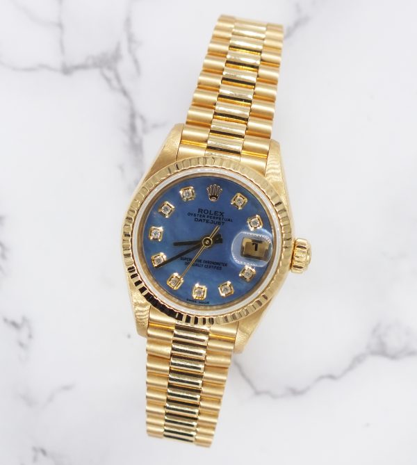Ladies Rolex Datejust 26mm in Solid 18ct Gold with Blue MOP Dial - Box & Paper. - Image 4