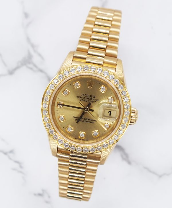 Mint Ladies Solid 18ct Yellow Gold Rolex Datejust with Diamond Dial & Bezel. - Image 4
