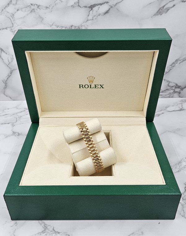 Mint Ladies Solid 18ct Yellow Gold Rolex Datejust with Diamond Dial & Bezel. - Image 10
