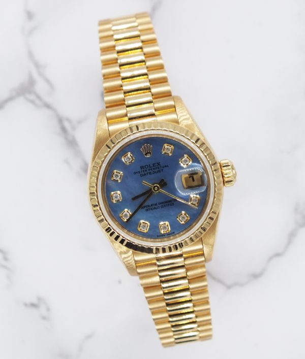 Ladies Rolex Datejust 26mm in Solid 18ct Gold with Blue MOP Dial - Box & Paper. - Image 5