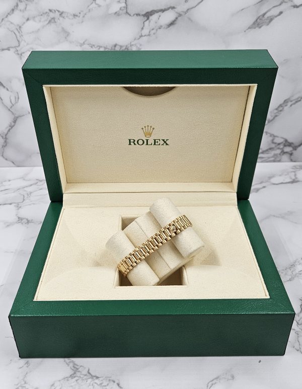 Mint Ladies Solid 18ct Yellow Gold Rolex Datejust with Diamond Dial & Bezel. - Image 11
