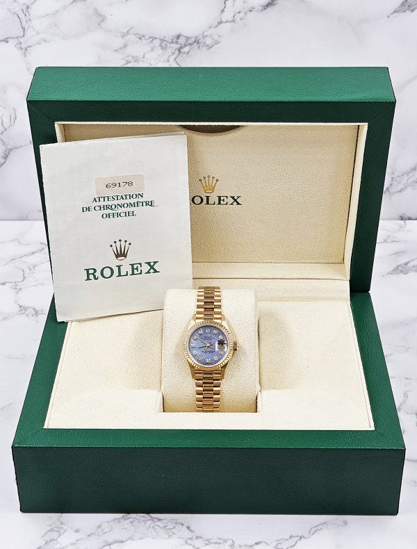Ladies Rolex Datejust 26mm in Solid 18ct Gold with Blue MOP Dial - Box & Paper. - Image 6