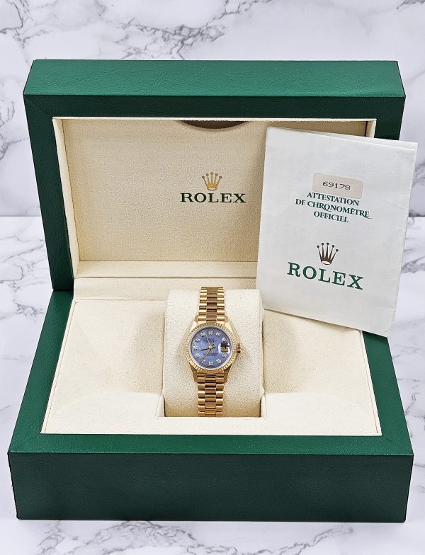 Ladies Rolex Datejust 26mm in Solid 18ct Gold with Blue MOP Dial - Box & Paper. - Image 7