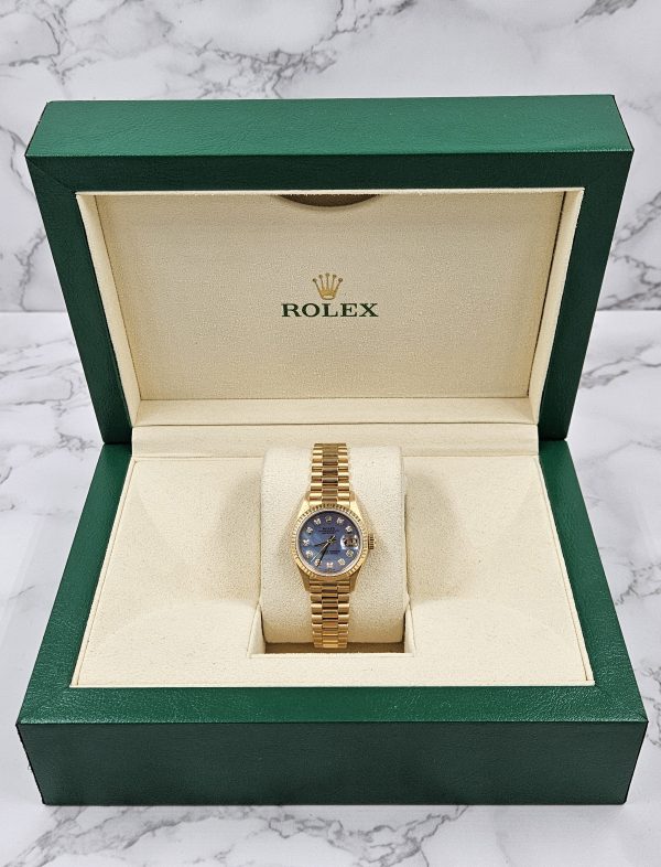 Ladies Rolex Datejust 26mm in Solid 18ct Gold with Blue MOP Dial - Box & Paper. - Image 8