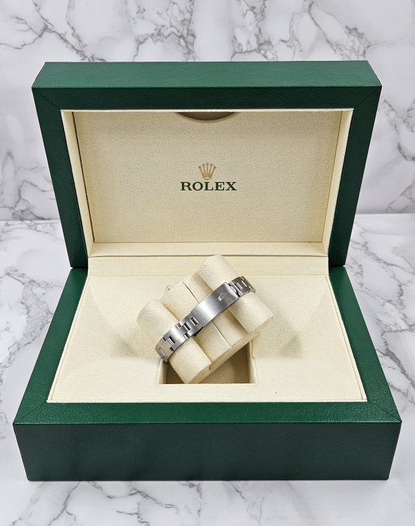 26mm Ladies Rolex Datejust with White MOP Diamond Dial, Bezel & Shoulders. - Image 10